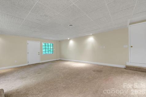 22 Robinhood Road Asheville NC 28804