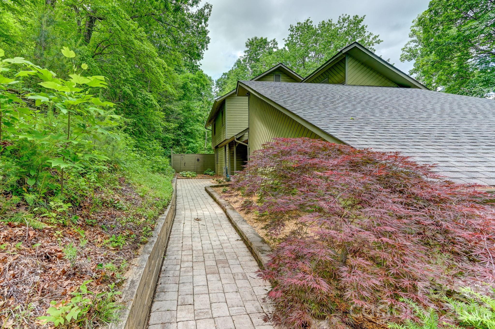 22 Robinhood Road Asheville NC 28804
