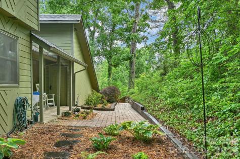 22 Robinhood Road Asheville NC 28804