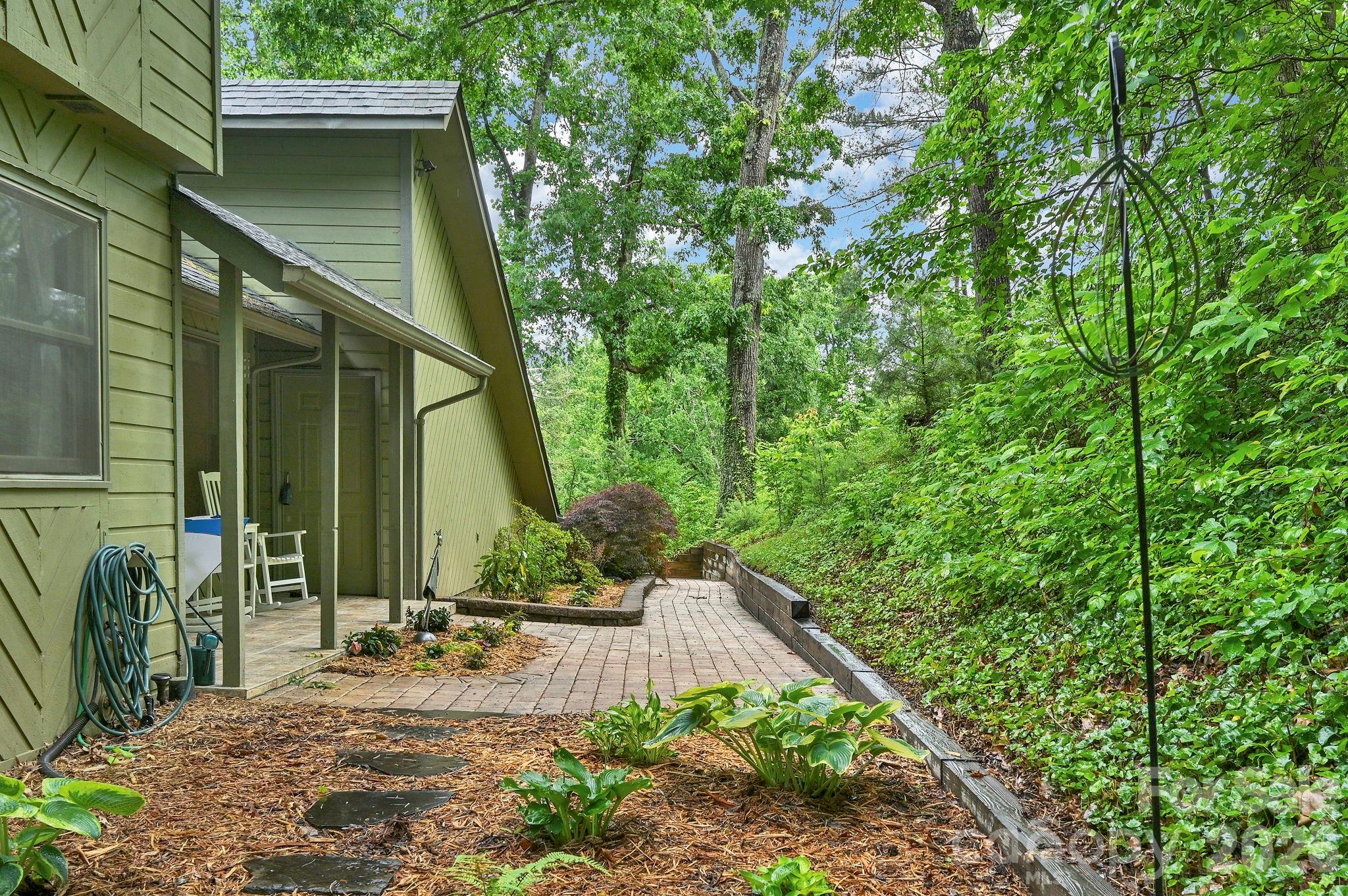 22 Robinhood Road Asheville NC 28804