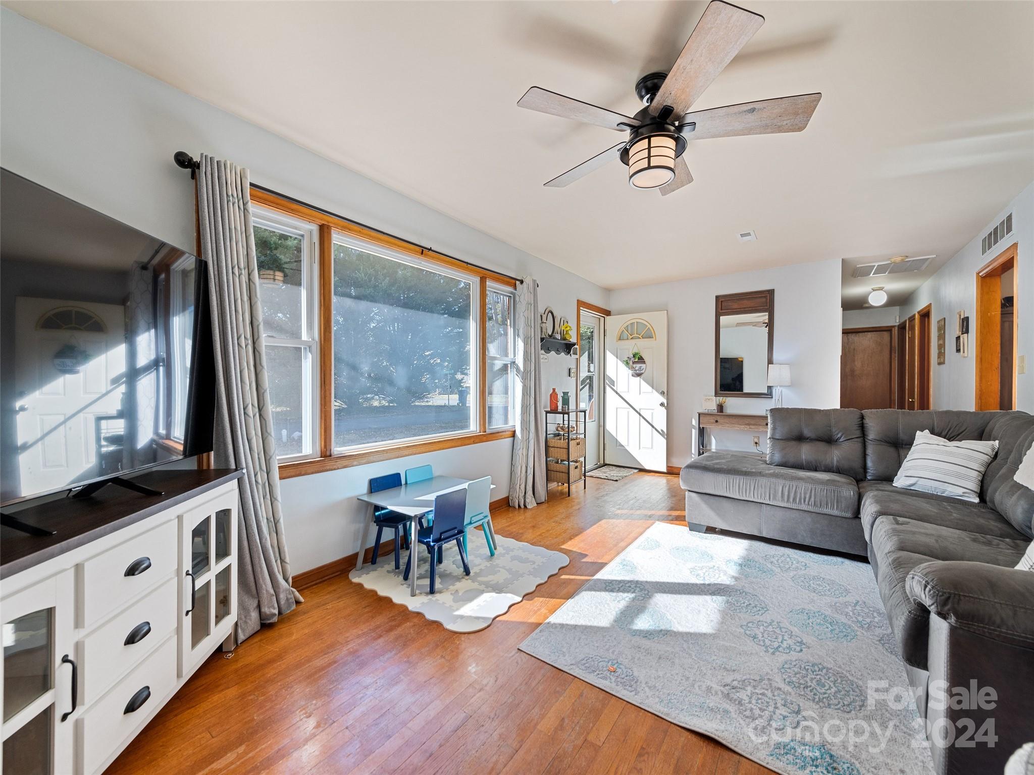 28 Poplar Street Waynesville NC 28786