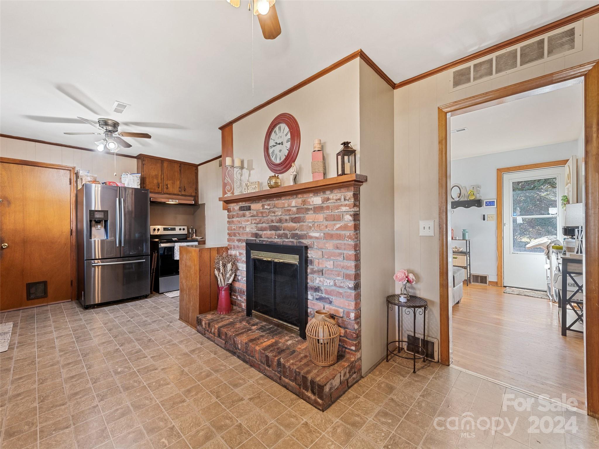 28 Poplar Street Waynesville NC 28786
