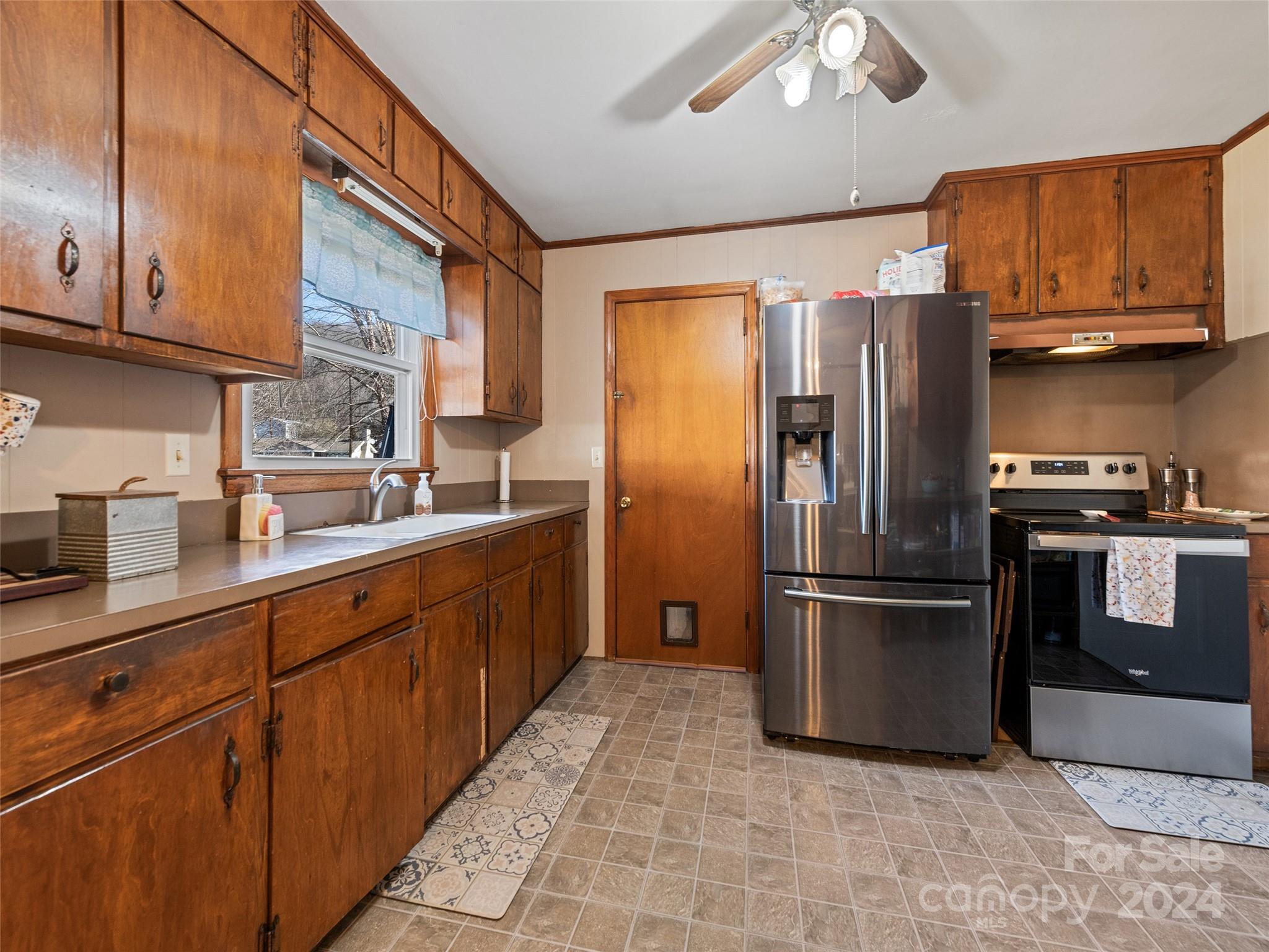 28 Poplar Street Waynesville NC 28786