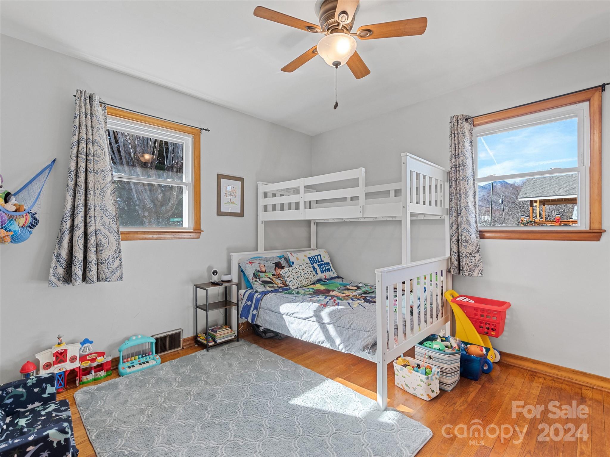 28 Poplar Street Waynesville NC 28786