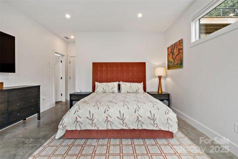 84 Malvern Walk Asheville NC 28806