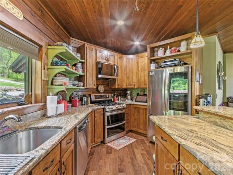 129 Apple Farm Road Bakersville NC 28705