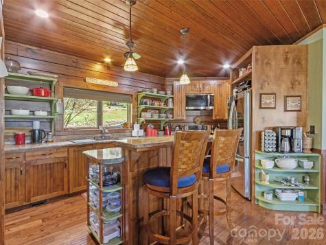 129 Apple Farm Road Bakersville NC 28705