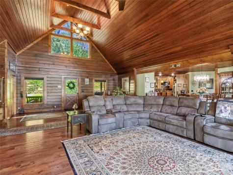 129 Apple Farm Road Bakersville NC 28705