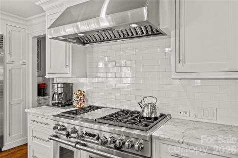 1935 Queens Road W Charlotte NC 28207