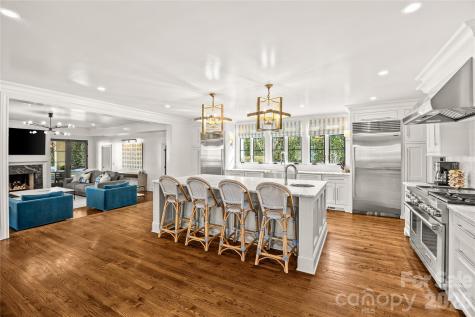 1935 Queens Road W Charlotte NC 28207