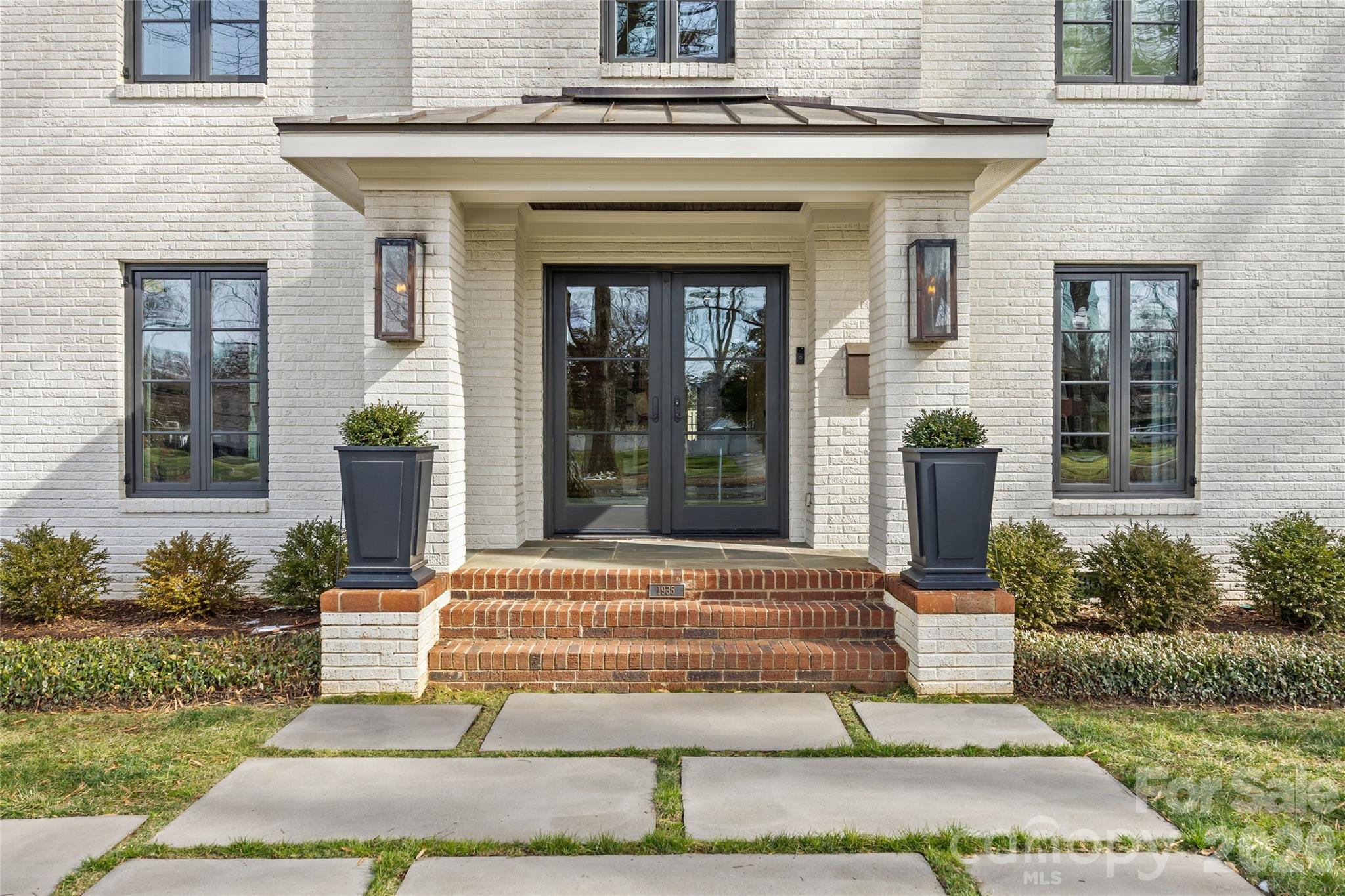 1935 Queens Road W Charlotte NC 28207