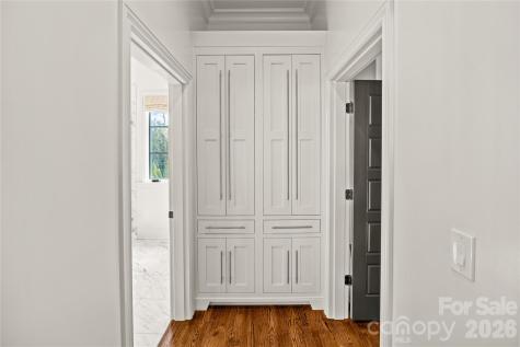 1935 Queens Road W Charlotte NC 28207