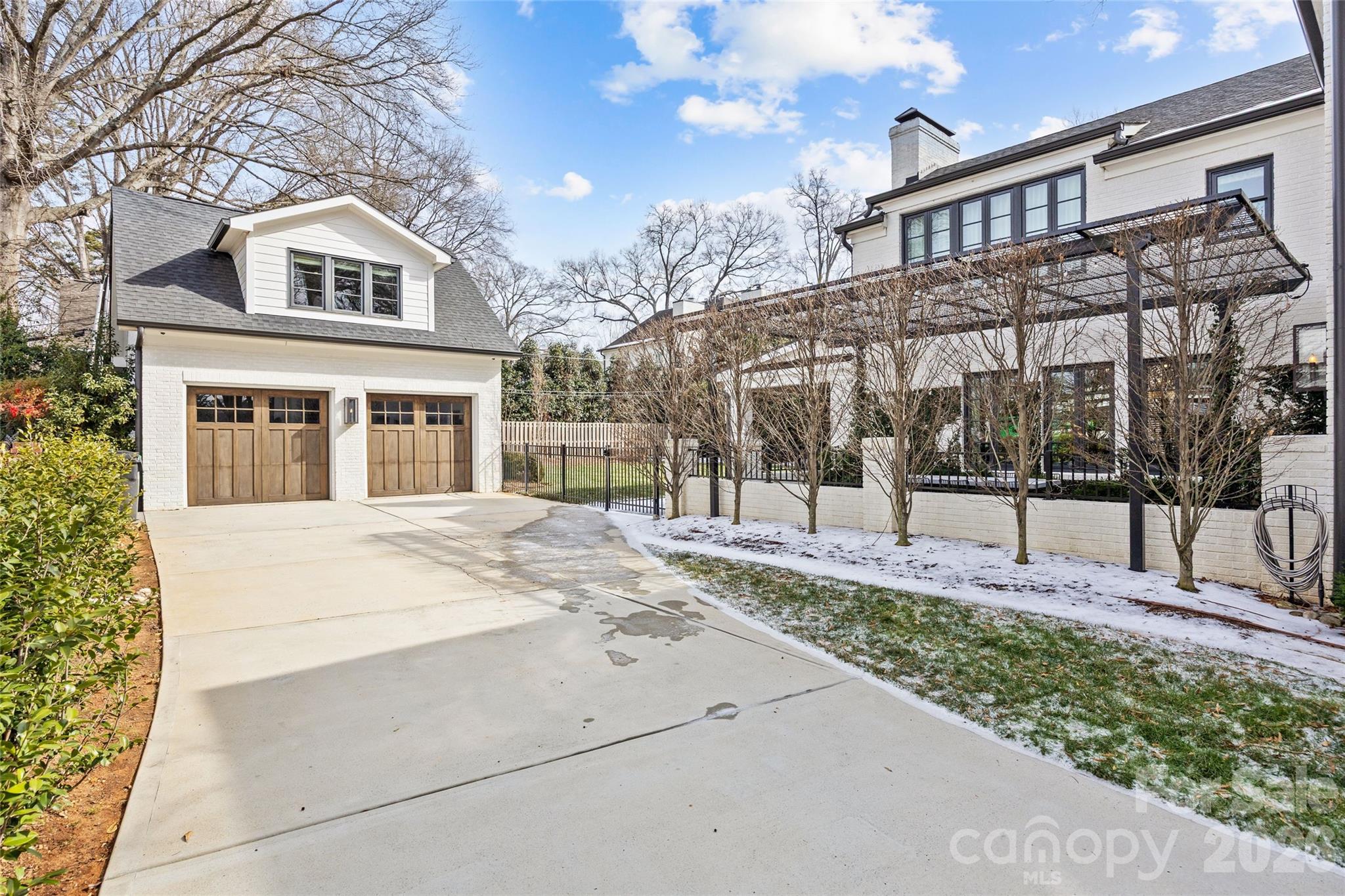 1935 Queens Road W Charlotte NC 28207