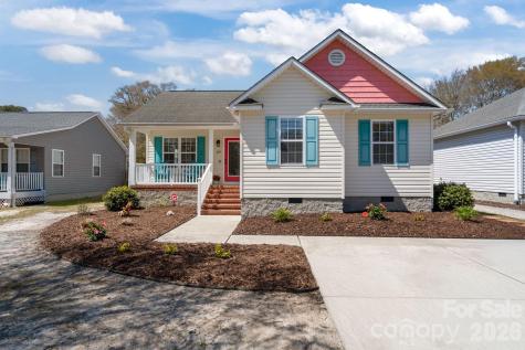 137 NE 4th Street Oak Island NC 28465