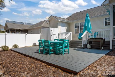 137 NE 4th Street Oak Island NC 28465
