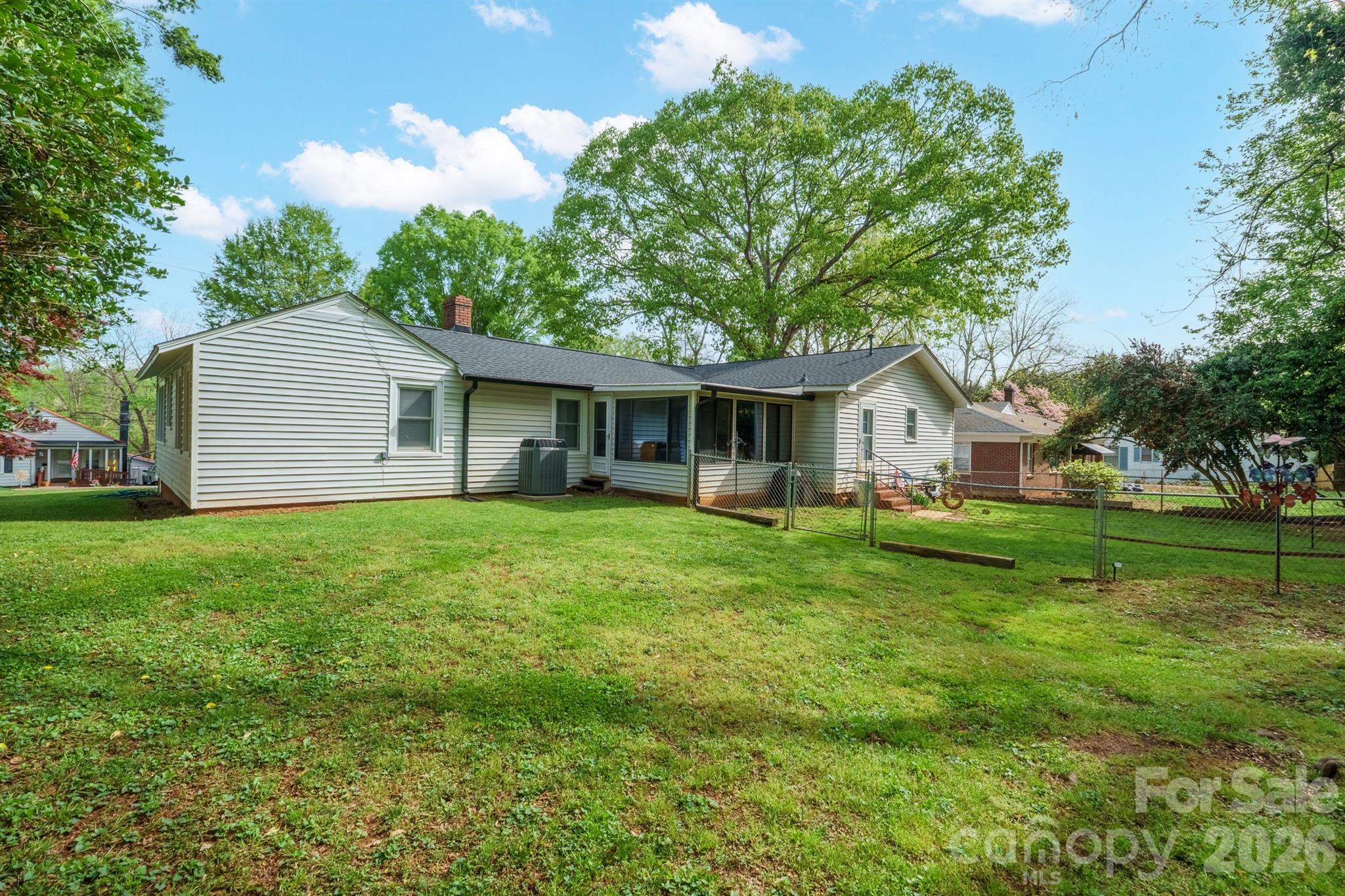305 W 9th Street Newton NC 28658