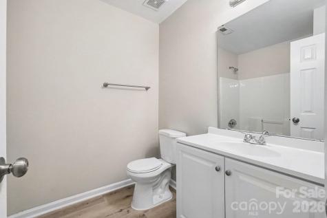 5463 Realtree Lane Charlotte NC 28214