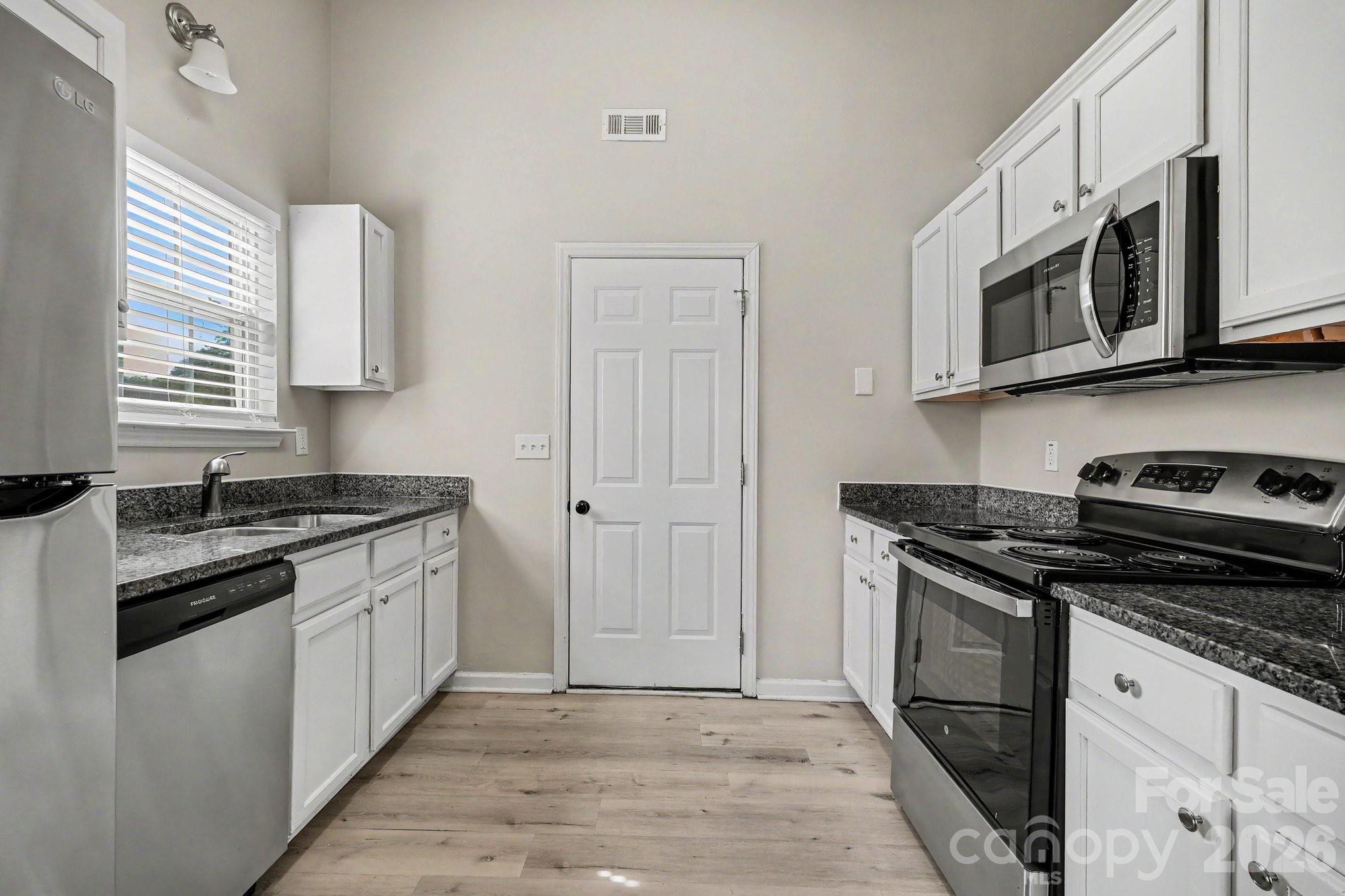 5463 Realtree Lane Charlotte NC 28214