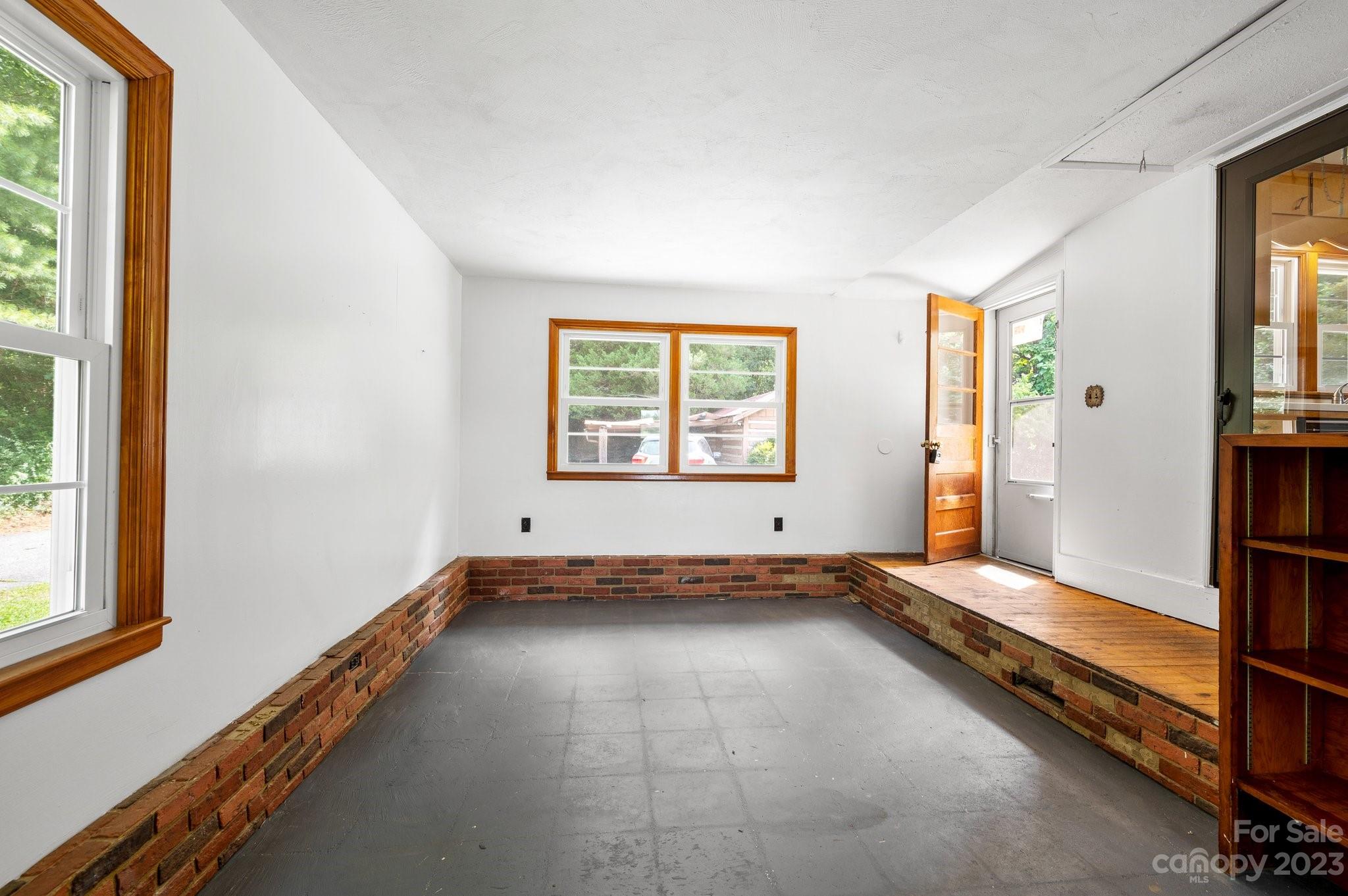 15 Larlyn Lane Asheville NC 28804