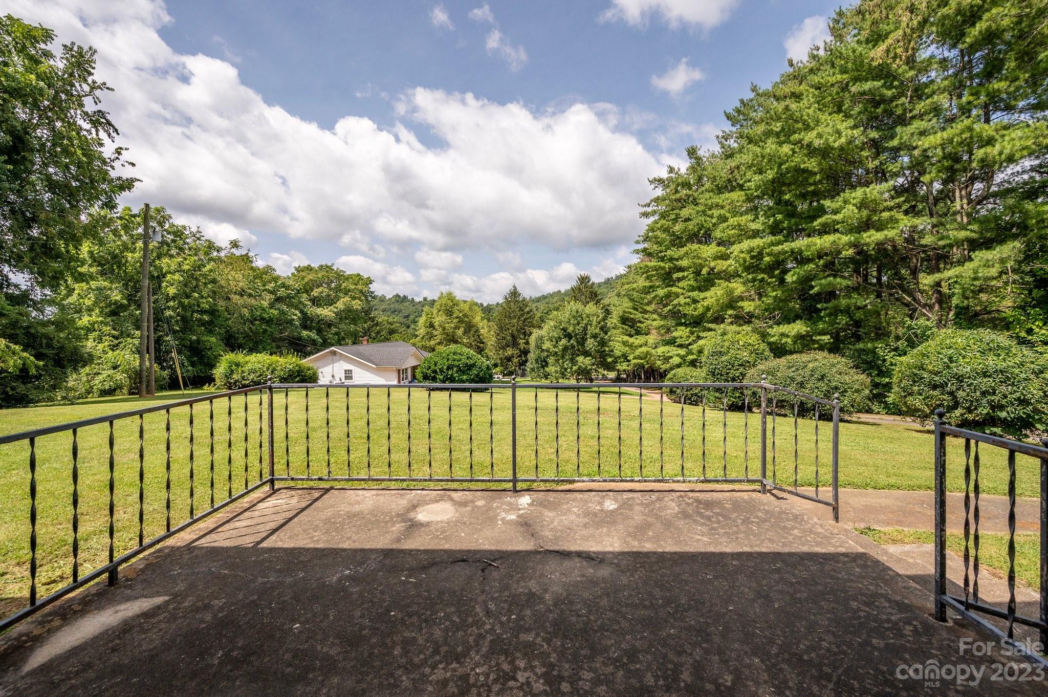 15 Larlyn Lane Asheville NC 28804