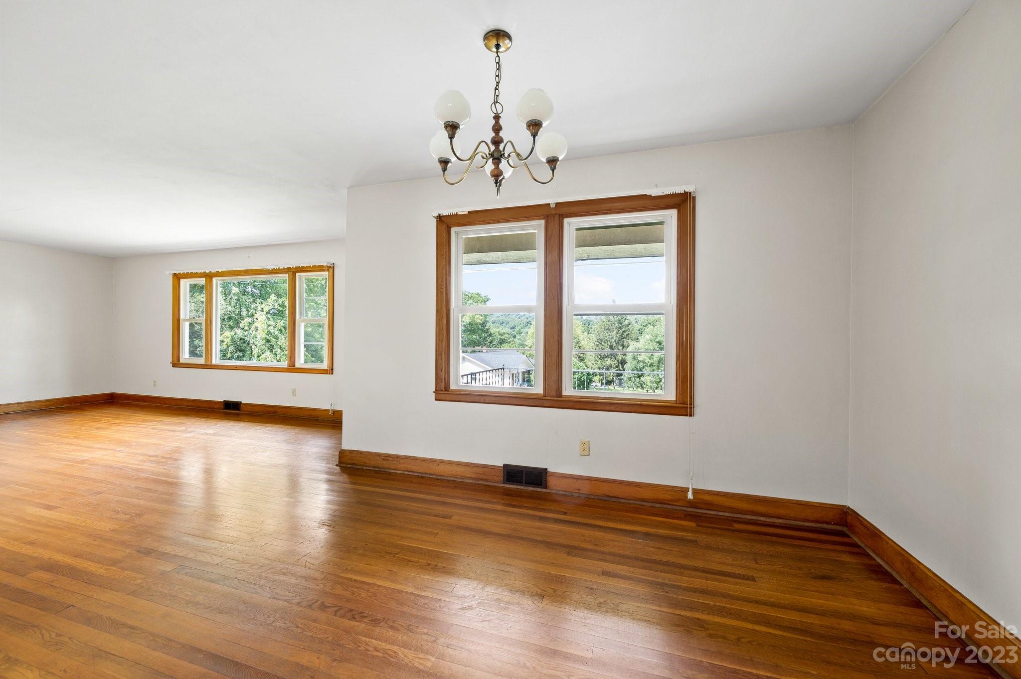 15 Larlyn Lane Asheville NC 28804