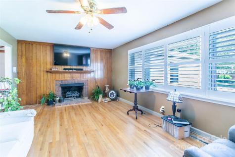 75 Hawthorne Drive Brevard NC 28712