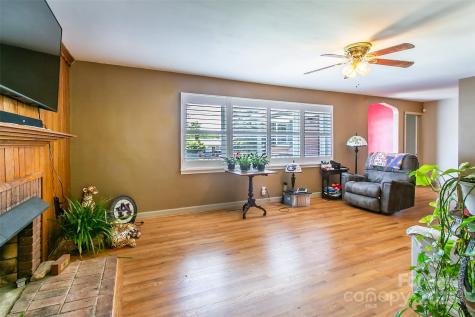 75 Hawthorne Drive Brevard NC 28712
