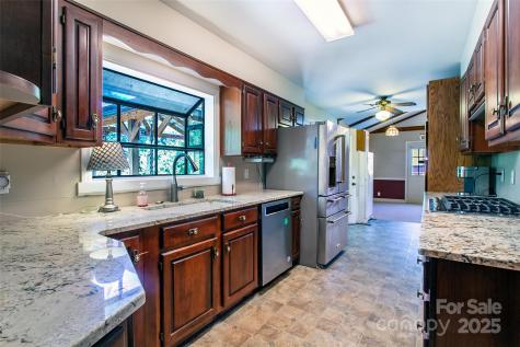 75 Hawthorne Drive Brevard NC 28712