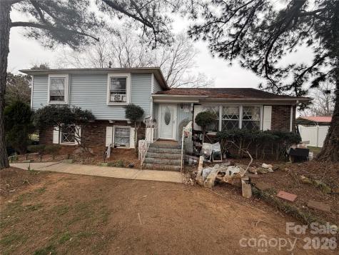 6215 Farm Pond Lane Charlotte NC 28212
