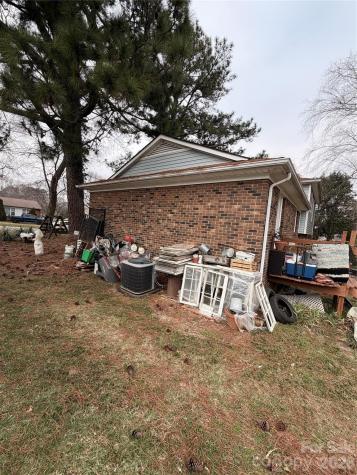 6215 Farm Pond Lane Charlotte NC 28212