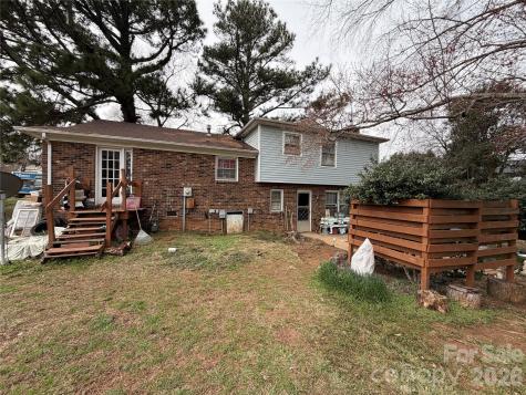 6215 Farm Pond Lane Charlotte NC 28212