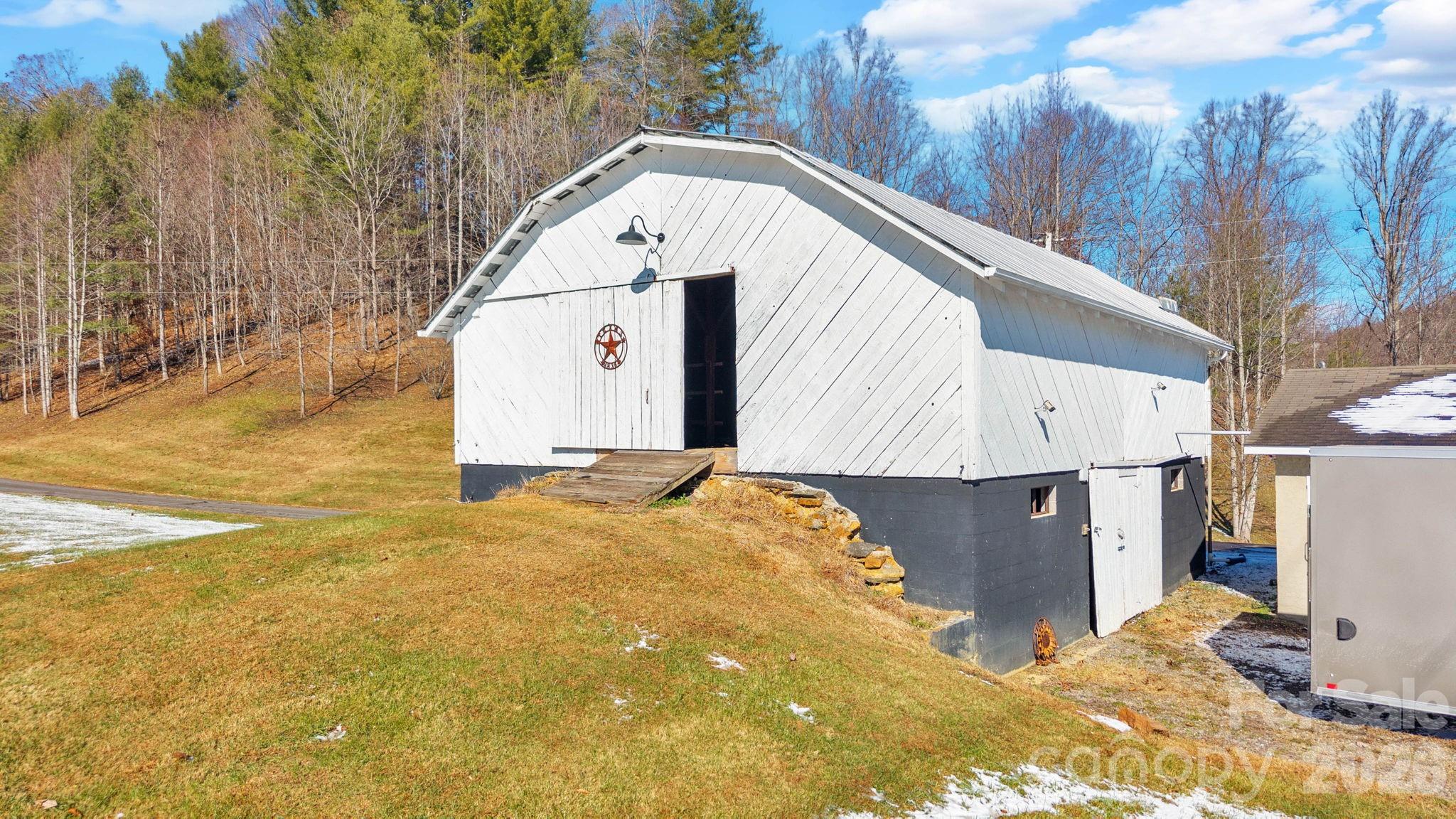 2581 Double Island Road Burnsville NC 28740