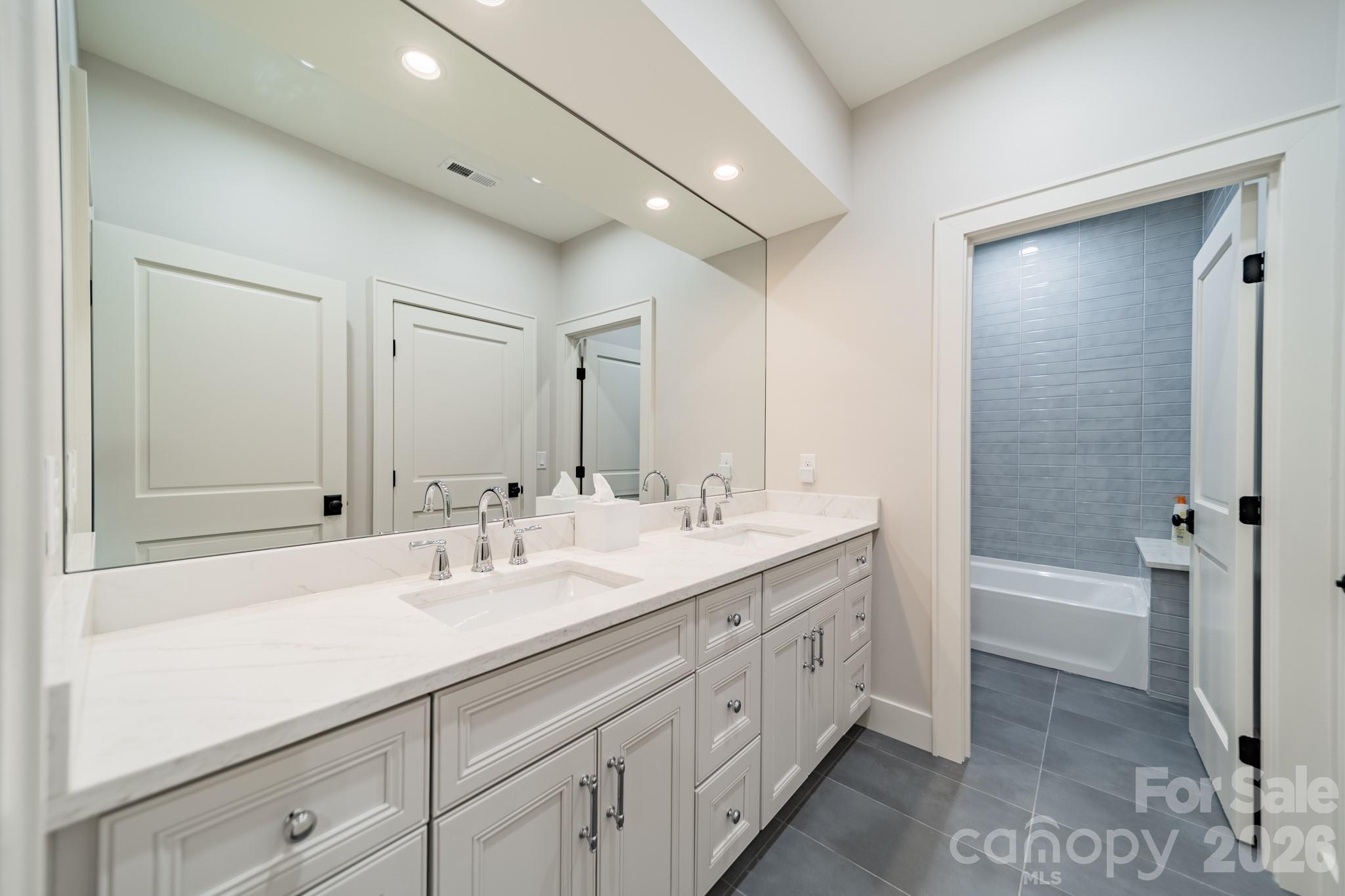 3319 Gresham Place Charlotte NC 28211