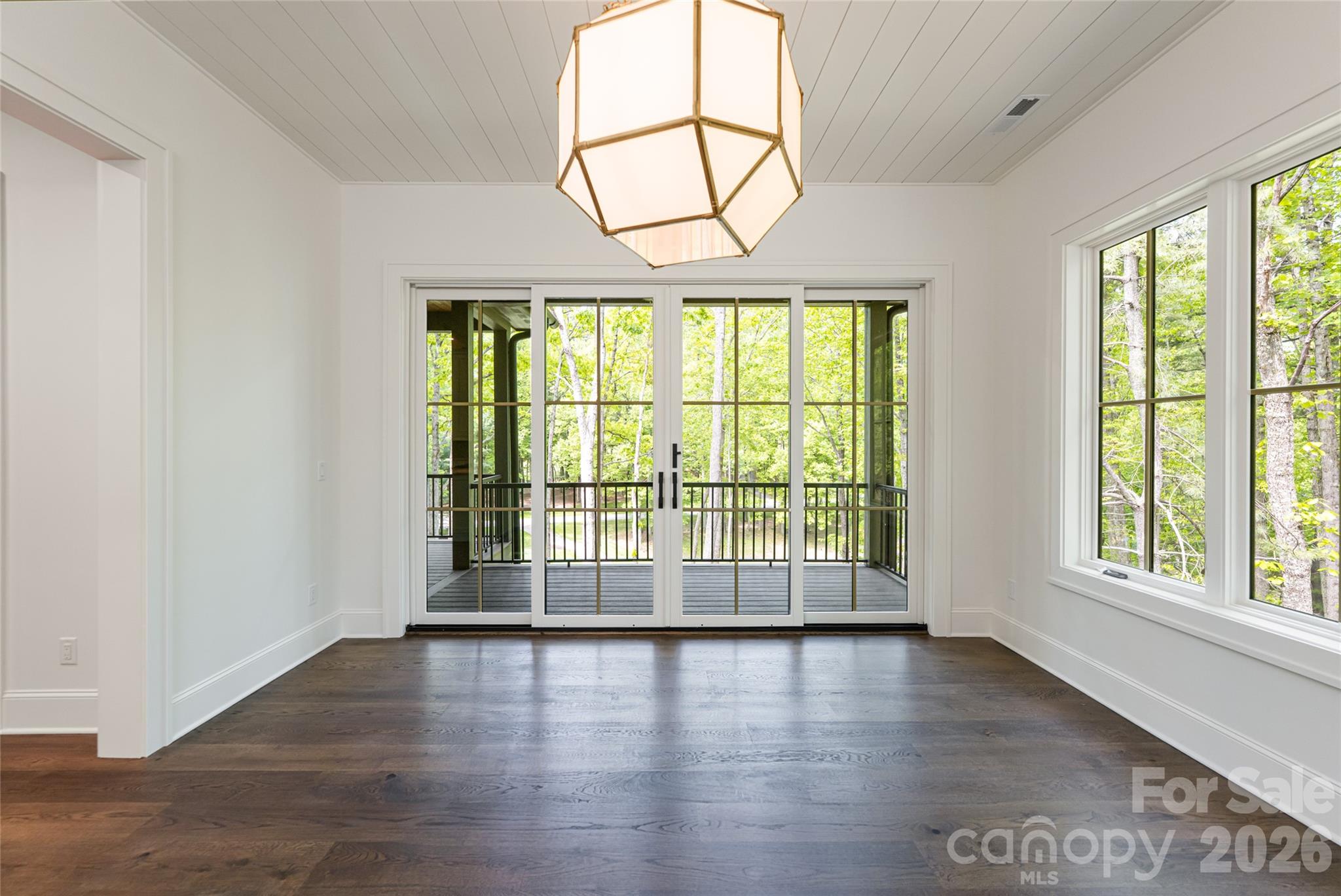 99 Little Cherokee Ridge Hendersonville NC 28739