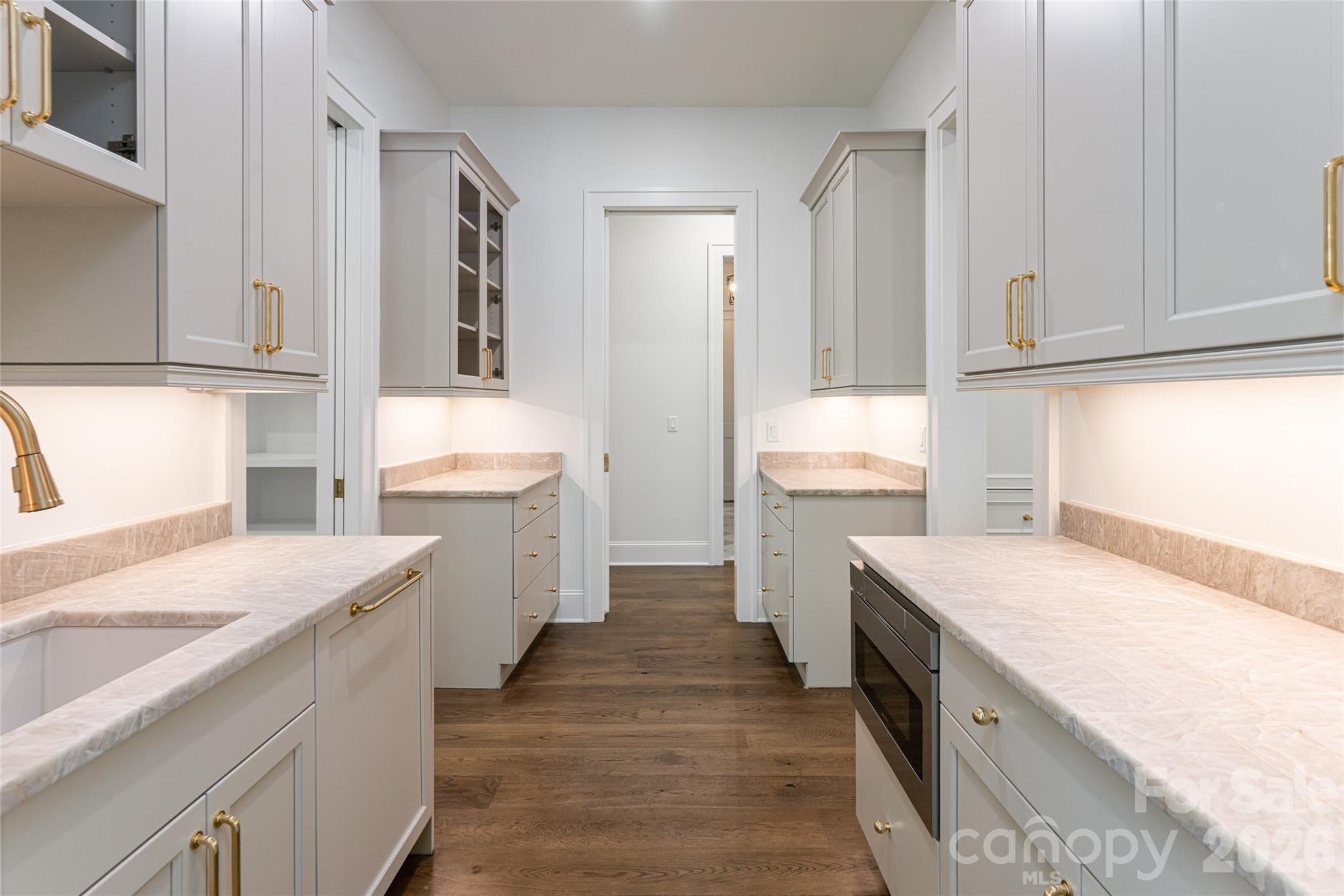 99 Little Cherokee Ridge Hendersonville NC 28739
