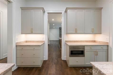 99 Little Cherokee Ridge Hendersonville NC 28739
