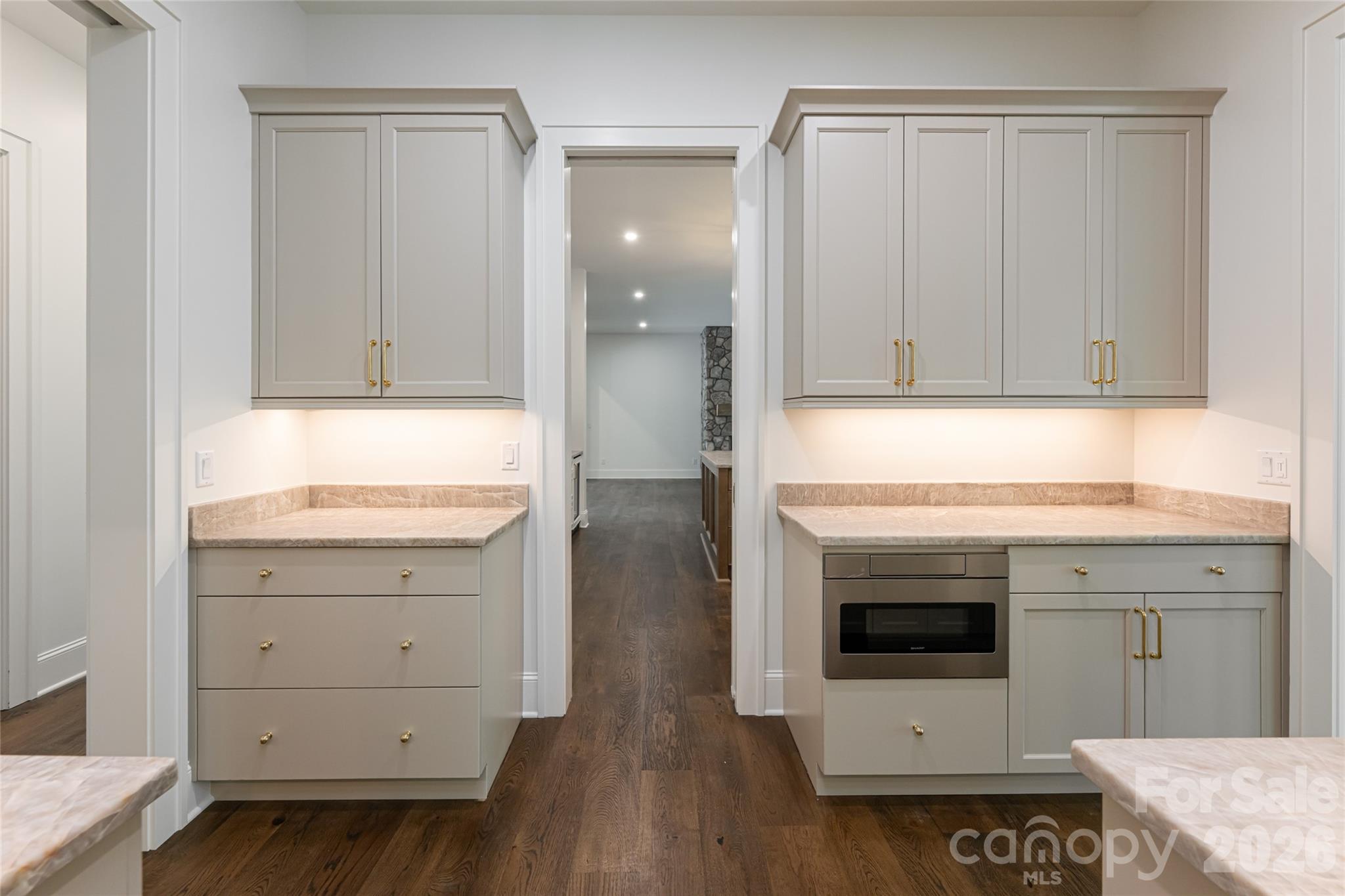 99 Little Cherokee Ridge Hendersonville NC 28739