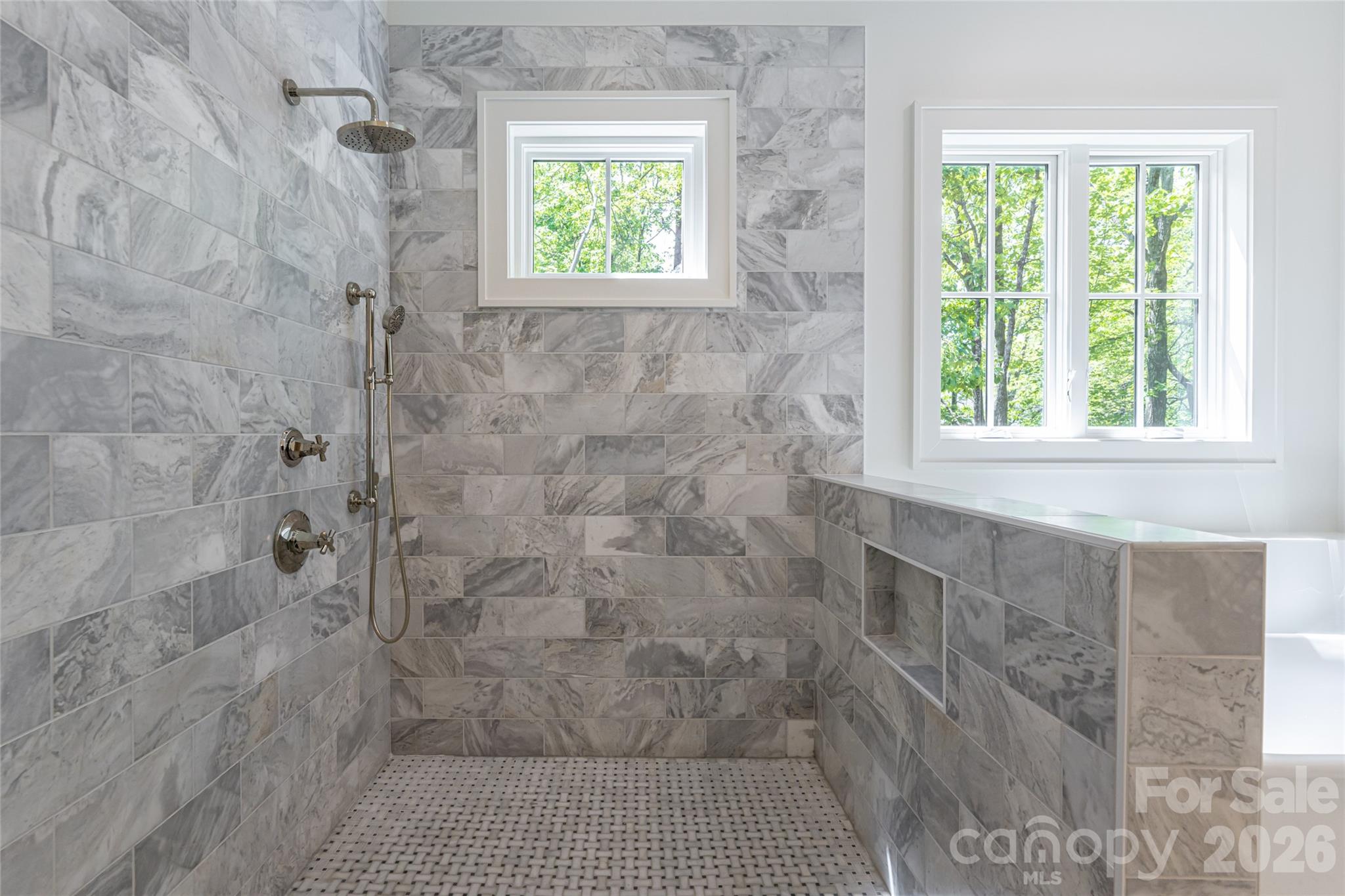 99 Little Cherokee Ridge Hendersonville NC 28739