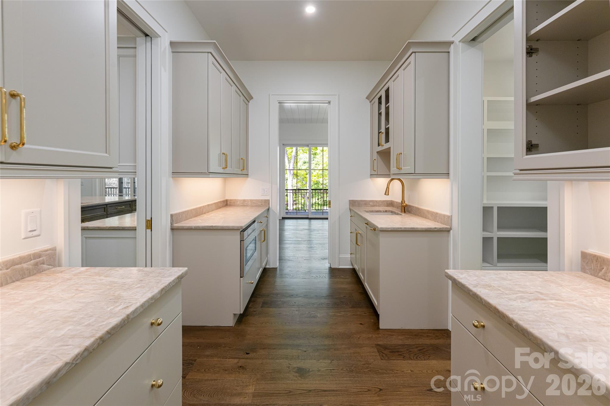 99 Little Cherokee Ridge Hendersonville NC 28739