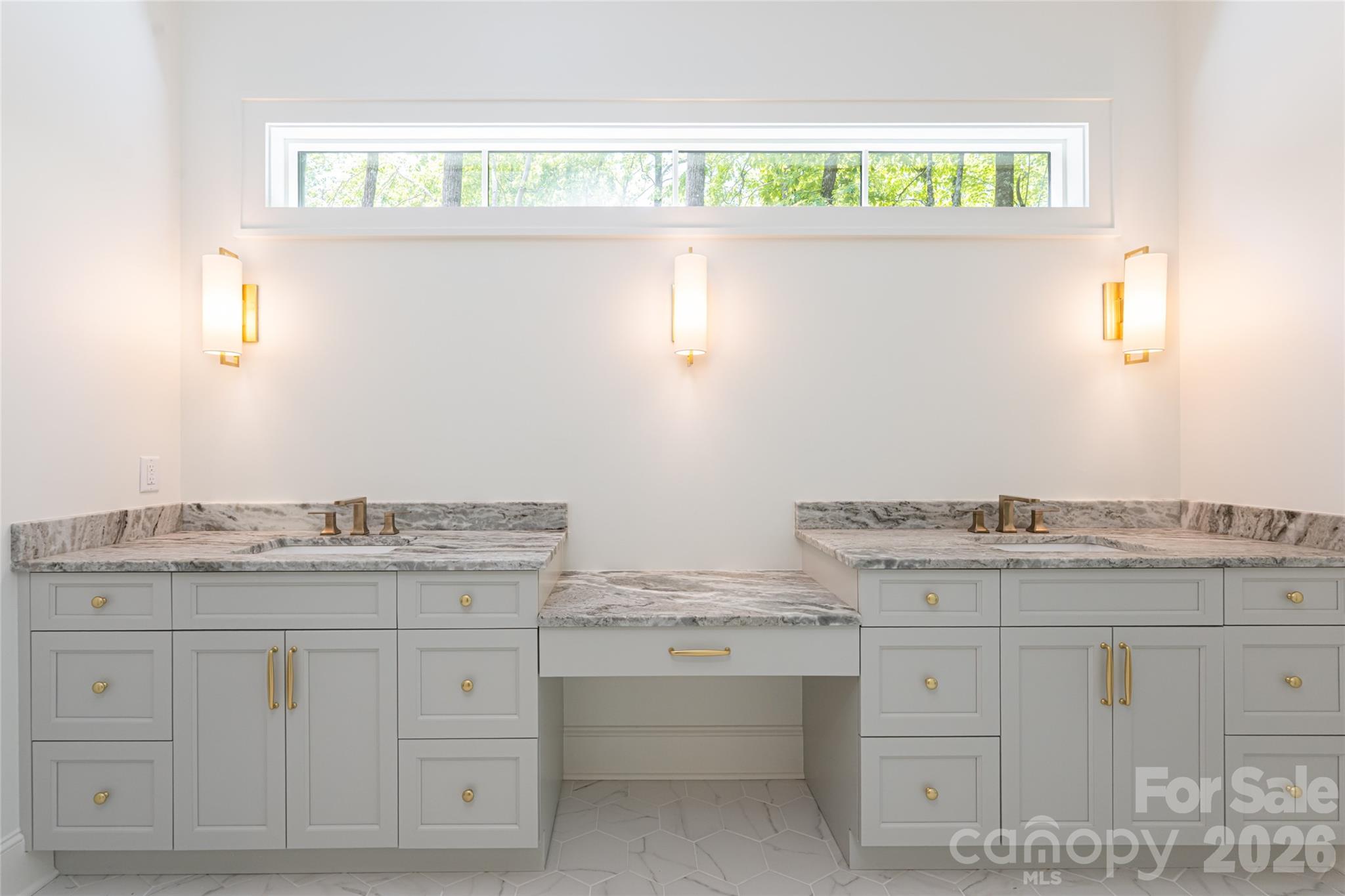 99 Little Cherokee Ridge Hendersonville NC 28739