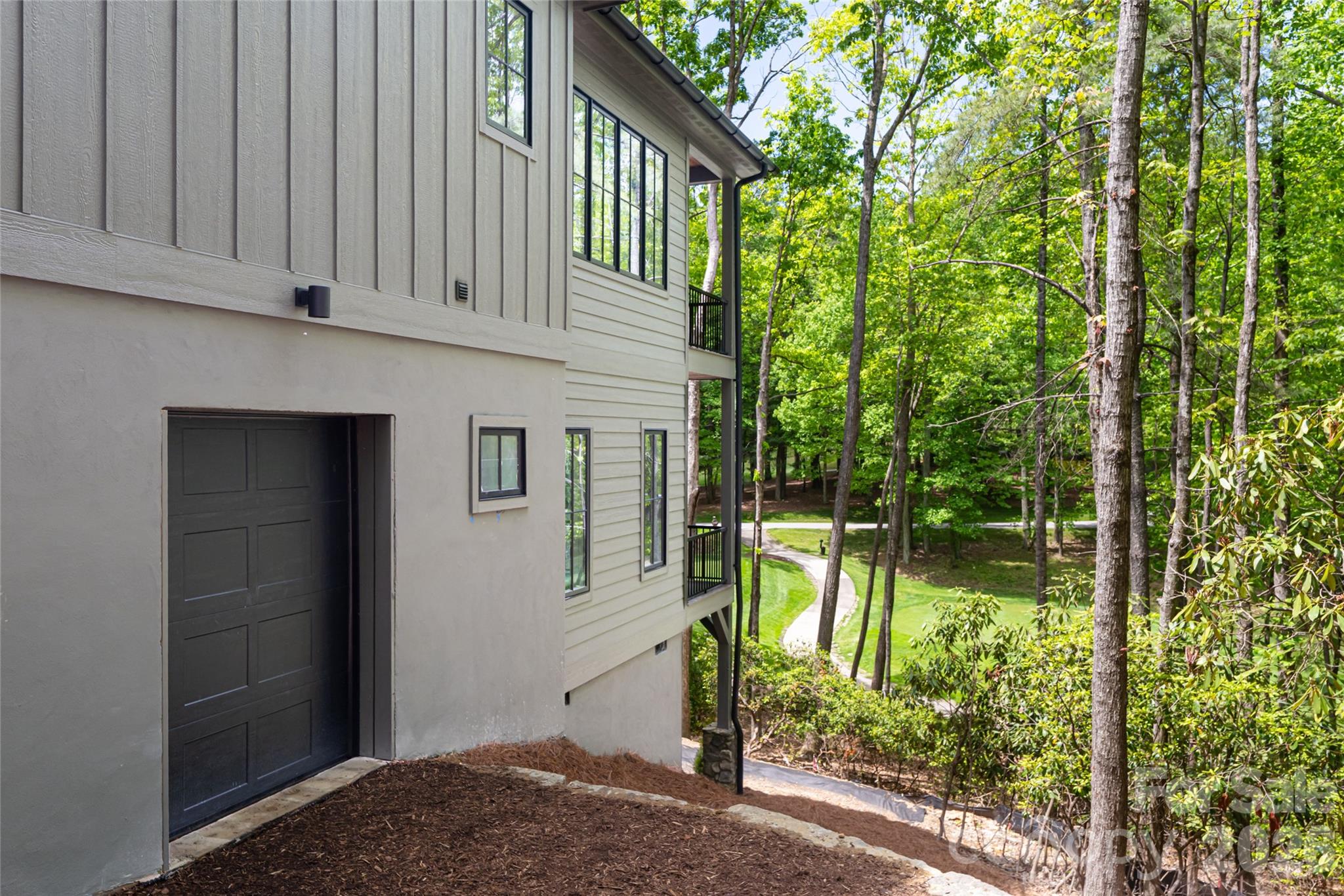 99 Little Cherokee Ridge Hendersonville NC 28739