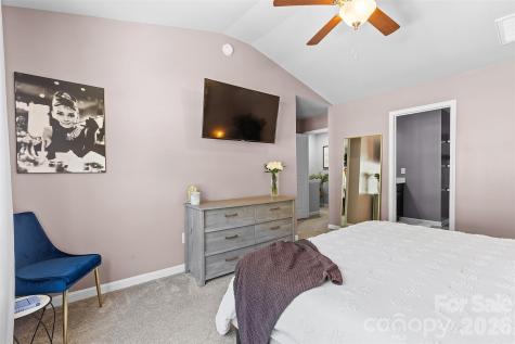 8048 Alderton Lane Charlotte NC 28215