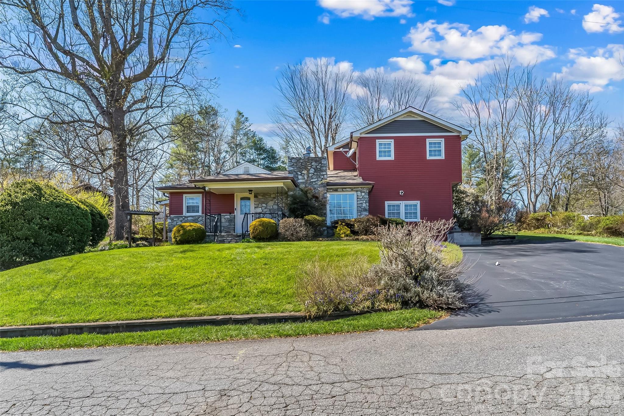 10 Woodmont Drive Asheville NC 28806