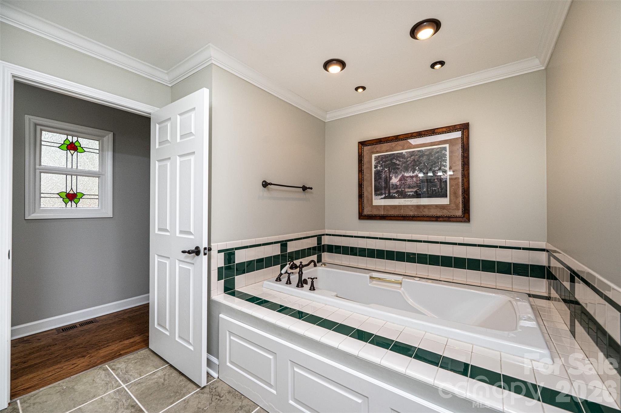 923 1st Street NE Hickory NC 28601