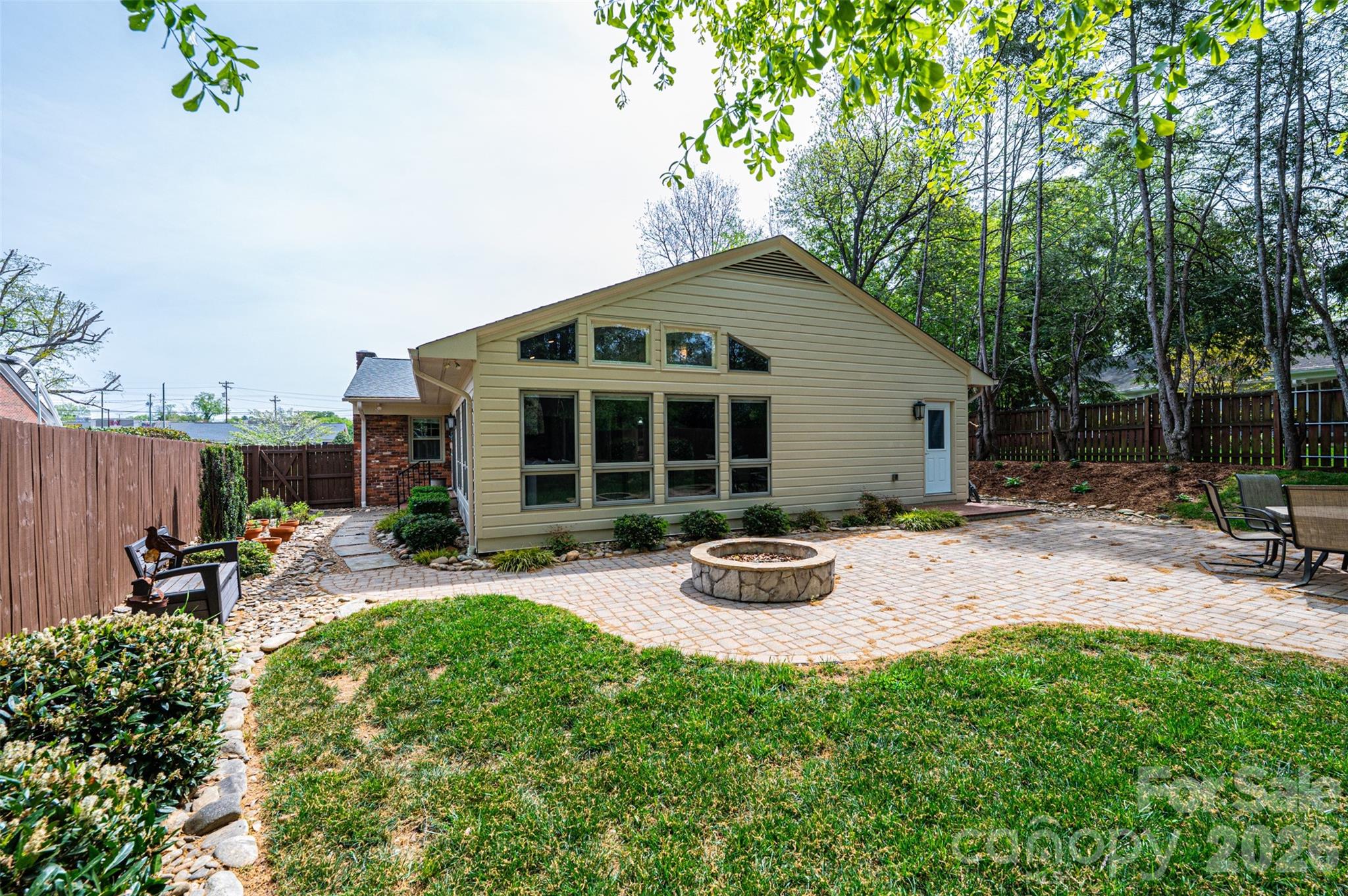 923 1st Street NE Hickory NC 28601
