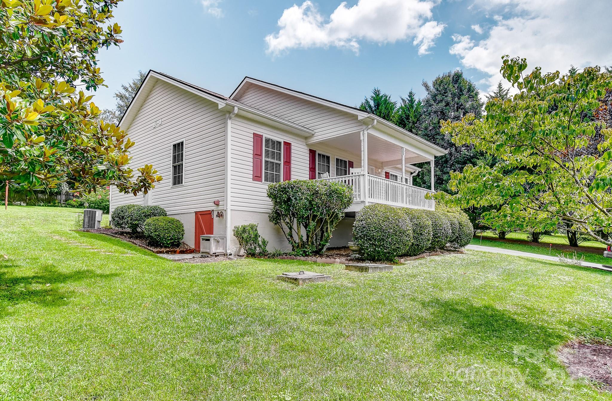 233 Forest Bend Drive Horse Shoe NC 28742
