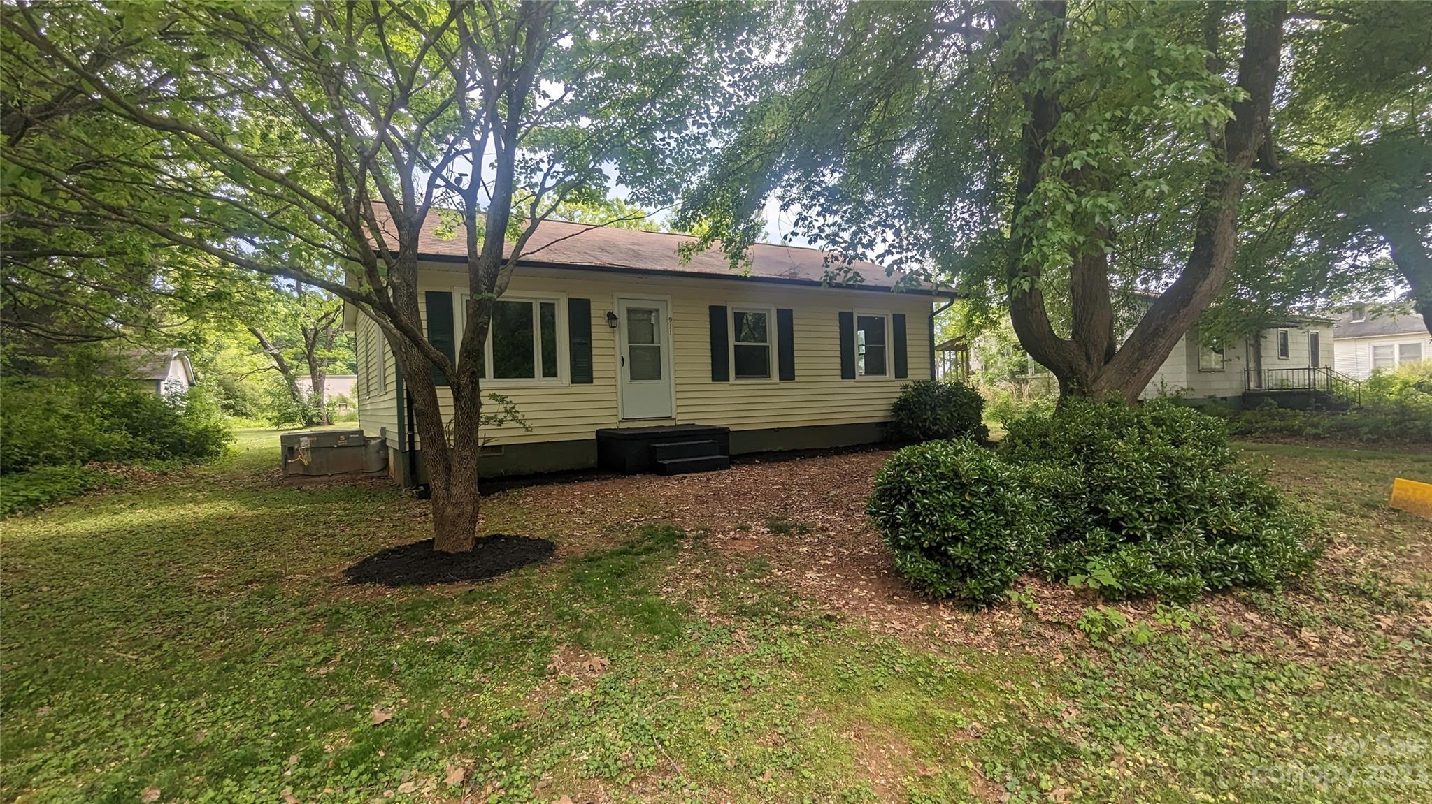 911 Knox Avenue Statesville NC 28677