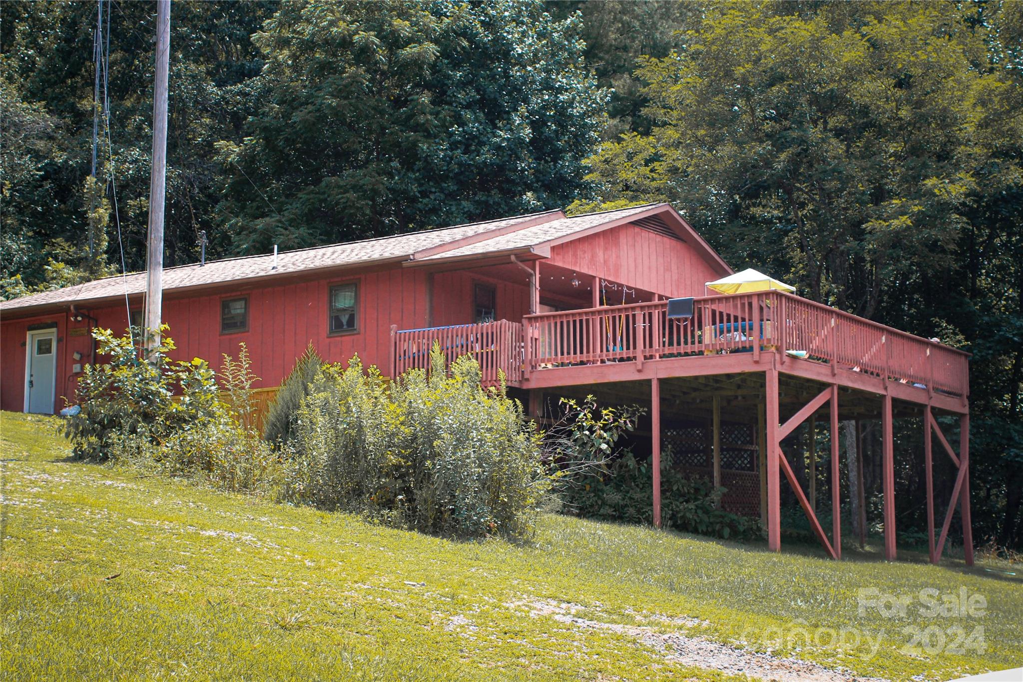 33 Songbird Way Burnsville NC 28714