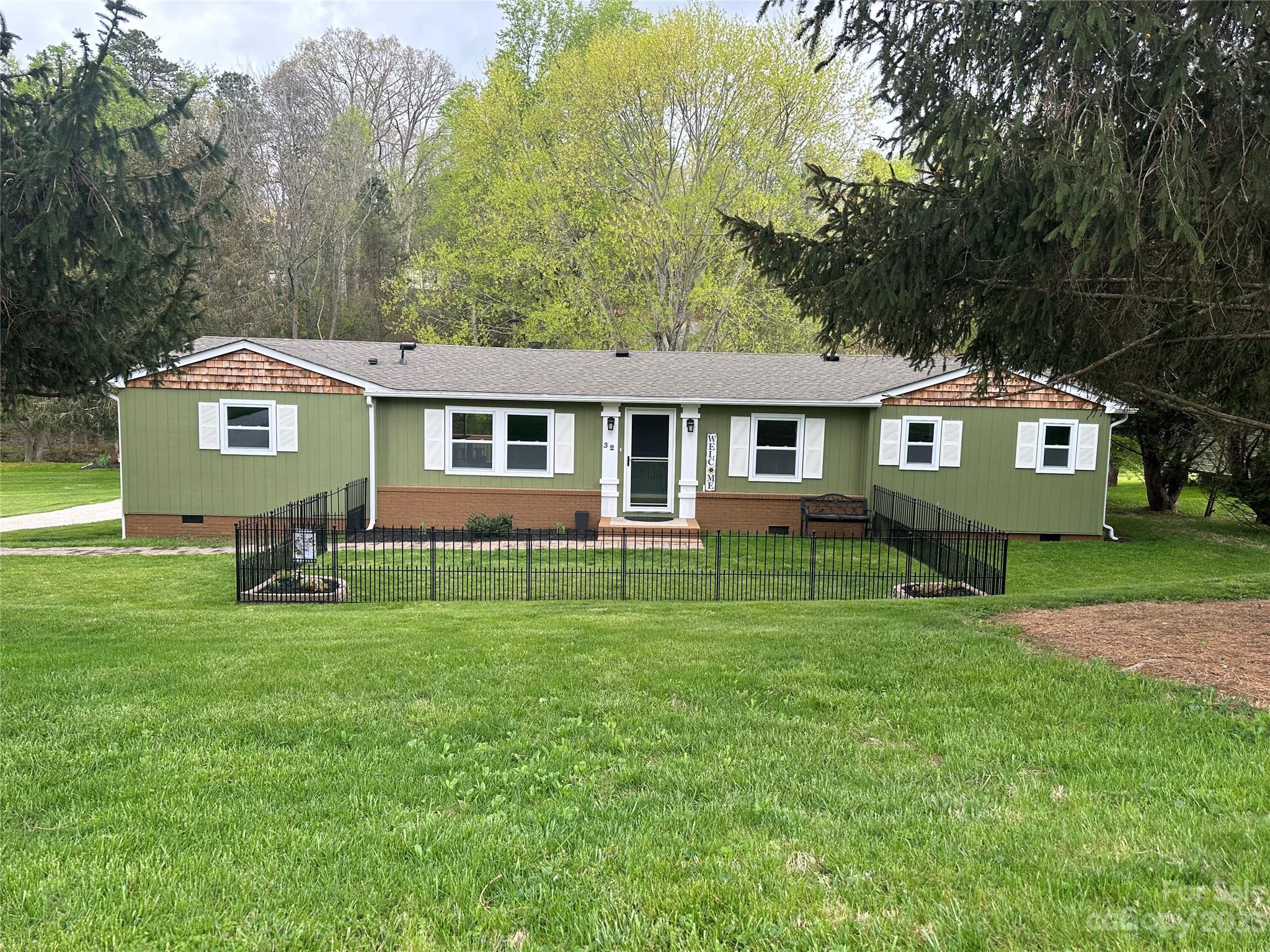 32 Reeves Road Leicester NC 28748