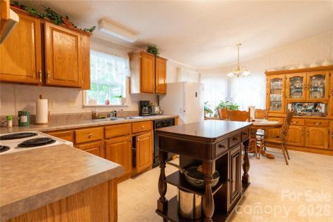98 Cardinal Lane Burnsville NC 28714